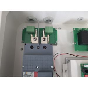 Dyness DCB-TW65 Combiner Box